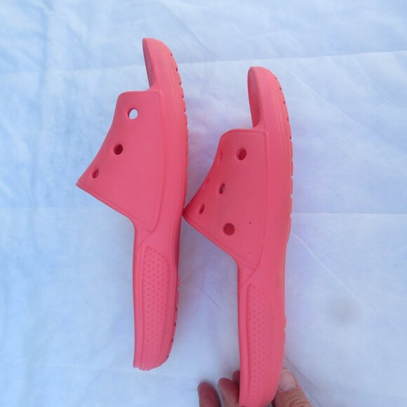 CROCS - Iconic Comfort Open Toe Pink Slides - Picture 2 of 5